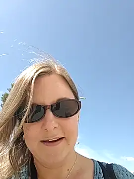 SwedishJennifer online show from May 2026 12:02:01 PM