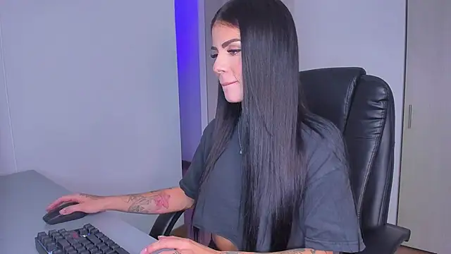 Lisegg  online show from March 2025 08:56:01 PM