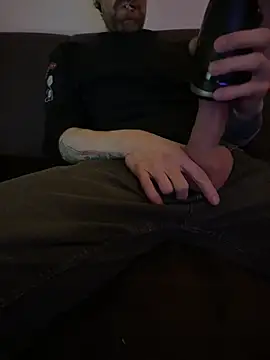 Snapshot of LionBoy1976 chatting on December 2024 06:35:01 AM LionBoy1976 online show from December 2024 06:35:01 AM