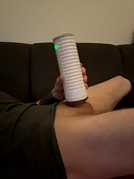 Snapshot of LionBoy1976 chatting on October 2025 03:43:02 AM LionBoy1976 online show from October 2025 03:43:02 AM