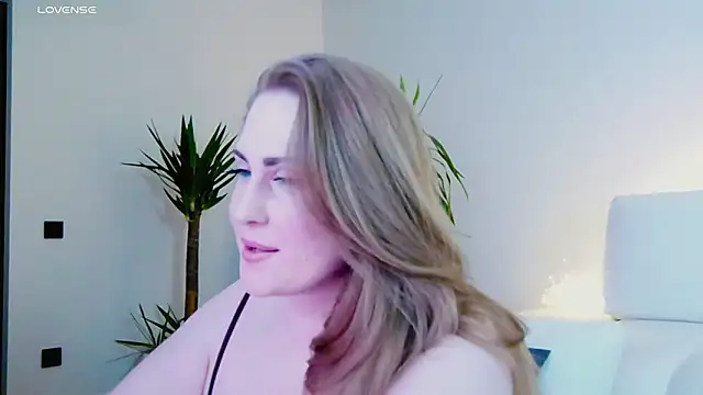 Snapshot of Sinful_Eyes chatting on March 2026 03:35:02 AM Sinful Eyes online show from March 2026 03:35:02 AM