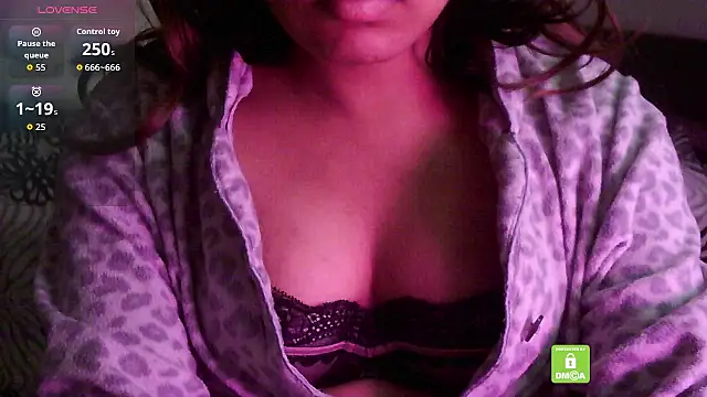 Snapshot of bxdgirlhr chatting on April 2026 05:37:01 PM bxdgirlhr online show from April 2026 05:37:01 PM