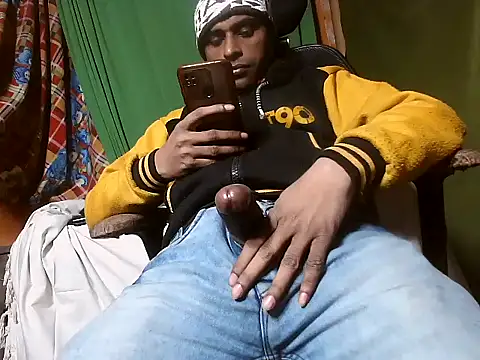 Snapshot of desiboy1101 chatting on December 2024 03:29:02 AM desiboy1101 online show from December 2024 03:29:02 AM