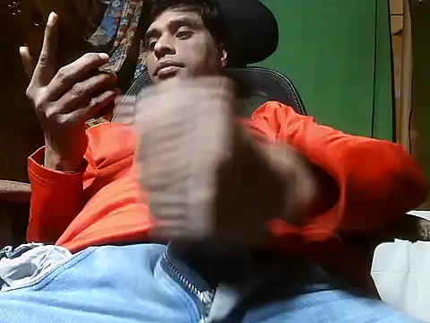 Snapshot of desiboy1101 chatting on January 2025 02:00:02 PM desiboy1101 online show from January 2025 02:00:02 PM