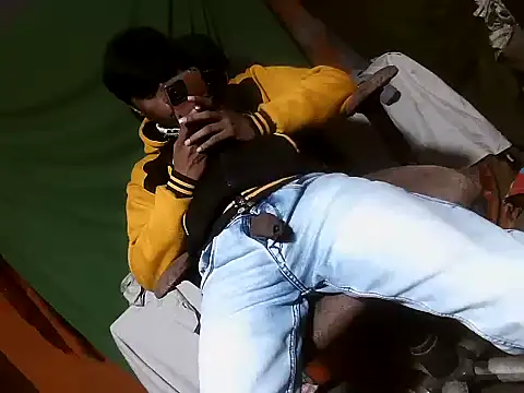 Snapshot of desiboy1101 chatting on December 2025 01:59:02 PM desiboy1101 online show from December 2025 01:59:02 PM