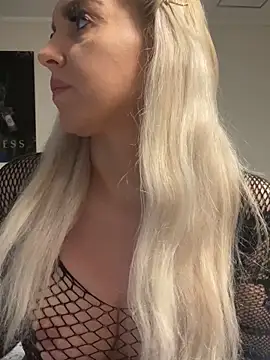 Snapshot of MIA-XXX chatting on October 2025 01:58:02 AM MIA-XXX online show from October 2025 01:58:02 AM