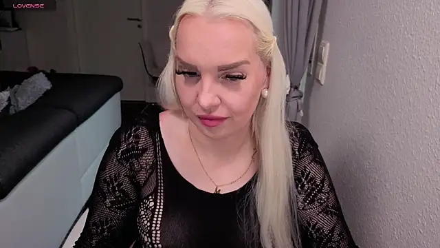 Snapshot of MIA-XXX chatting on June 2026 04:13:02 AM MIA-XXX online show from June 2026 04:13:02 AM