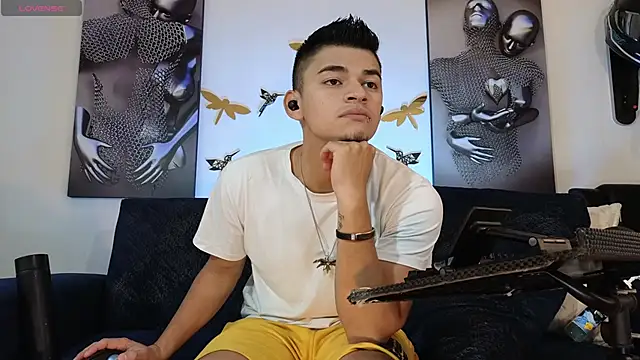 VikoHands online show from December 2024 01:52:02 AM