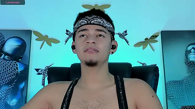 VikoHands online show from March 2025 02:54:01 AM