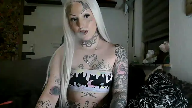 Snapshot of RoxxyInk chatting on April 2026 09:12:02 PM RoxxyInk online show from April 2026 09:12:02 PM