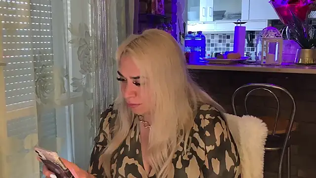 Snapshot of Monageil chatting on March 2025 01:10:02 PM Monageil online show from March 2025 01:10:02 PM