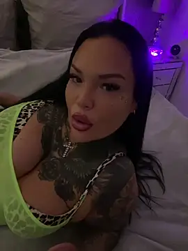 Snapshot of _MelinaCurves_ chatting on March 2026 07:43:02 PM MelinaCurves online show from March 2026 07:43:02 PM