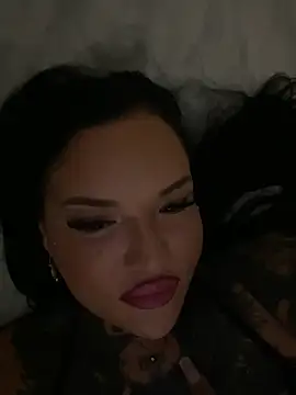 Snapshot of _MelinaCurves_ chatting on March 2026 10:13:02 PM MelinaCurves online show from March 2026 10:13:02 PM