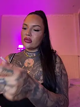 Snapshot of _MelinaCurves_ chatting on April 2026 10:21:02 PM MelinaCurves online show from April 2026 10:21:02 PM