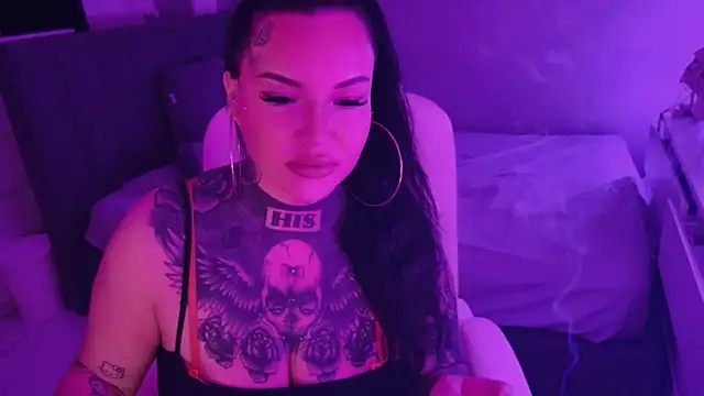 Snapshot of _MelinaCurves_ chatting on June 2026 08:12:02 PM MelinaCurves online show from June 2026 08:12:02 PM