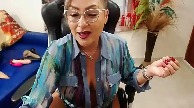 Snapshot of Tamara_Luaren chatting on December 2024 12:31:01 AM Tamara Luaren online show from December 2024 12:31:01 AM