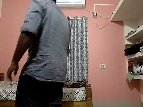 Aneesh007m online show from November 2025 05:48:02 PM