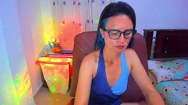 Snapshot of BrianaGarner chatting on November 2025 04:44:02 AM BrianaGarner online show from November 2025 04:44:02 AM