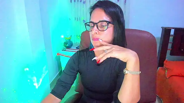 Snapshot of BrianaGarner chatting on November 2025 04:12:02 AM BrianaGarner online show from November 2025 04:12:02 AM