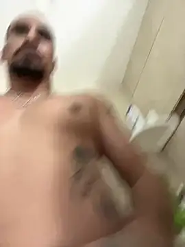 Snapshot of Slumlords chatting on April 2026 05:05:01 AM Slumlords online show from April 2026 05:05:01 AM