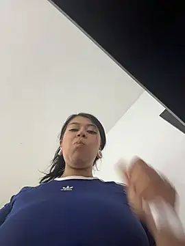 Snapshot of emilyjohanson chatting on April 2026 01:18:02 AM emilyjohanson online show from April 2026 01:18:02 AM