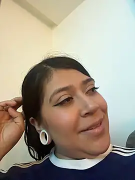 Snapshot of emilyjohanson chatting on April 2026 01:42:02 AM emilyjohanson online show from April 2026 01:42:02 AM