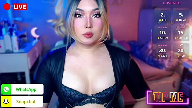 Snapshot of HOTnWILDalice chatting on October 2025 01:49:01 AM HOTnWILDalice online show from October 2025 01:49:01 AM