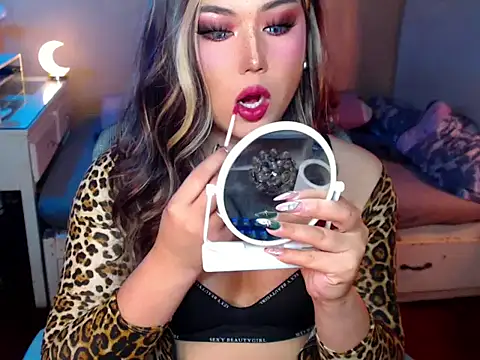 Snapshot of HOTnWILDalice chatting on October 2025 01:03:01 AM HOTnWILDalice online show from October 2025 01:03:01 AM