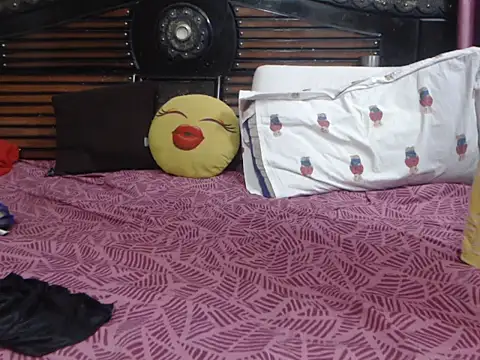 Snapshot of prettyindiandoll chatting on April 2026 04:02:02 AM prettyindiandoll online show from April 2026 04:02:02 AM