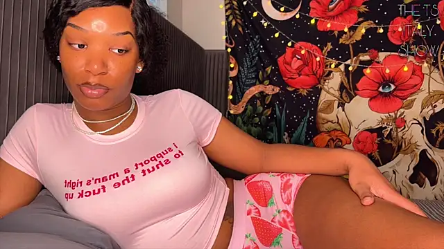 Snapshot of ItalyNayoir chatting on January 2025 08:43:01 PM ItalyNayoir online show from January 2025 08:43:01 PM