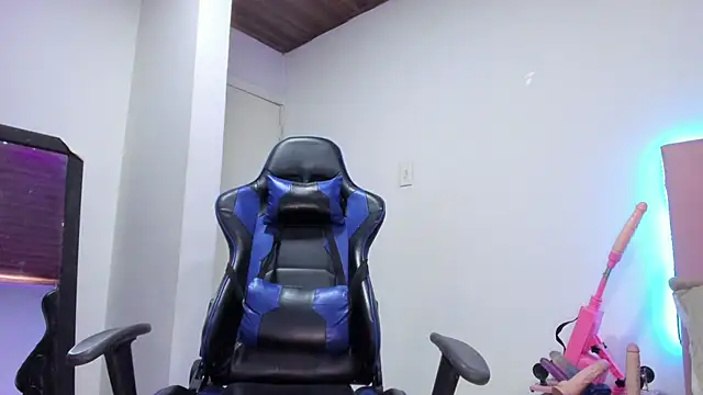 Snapshot of melani_xc chatting on November 2025 02:28:01 PM melani xc online show from November 2025 02:28:01 PM