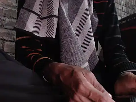 Snapshot of ThethunderPo chatting on December 2024 02:48:02 PM ThethunderPo online show from December 2024 02:48:02 PM