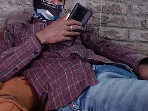 Snapshot of ThethunderPo chatting on January 2025 07:48:02 AM ThethunderPo online show from January 2025 07:48:02 AM