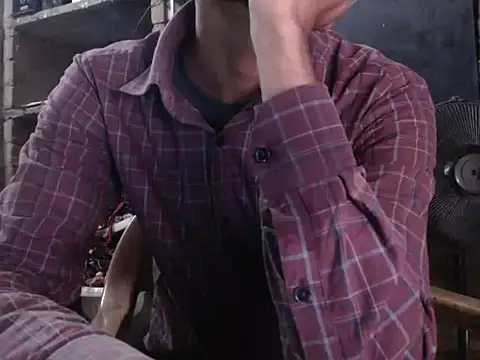 Snapshot of ThethunderPo chatting on February 2025 09:24:02 AM ThethunderPo online show from February 2025 09:24:02 AM