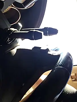 Snapshot of UncutHammer69 chatting on April 2026 10:23:02 PM UncutHammer69 online show from April 2026 10:23:02 PM