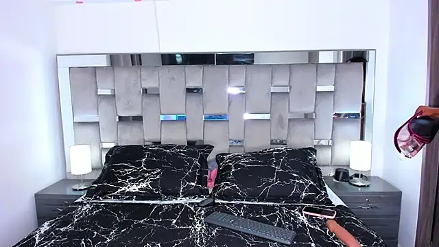 Snapshot of Cammiila chatting on September 2025 10:15:01 AM Cammiila online show from September 2025 10:15:01 AM