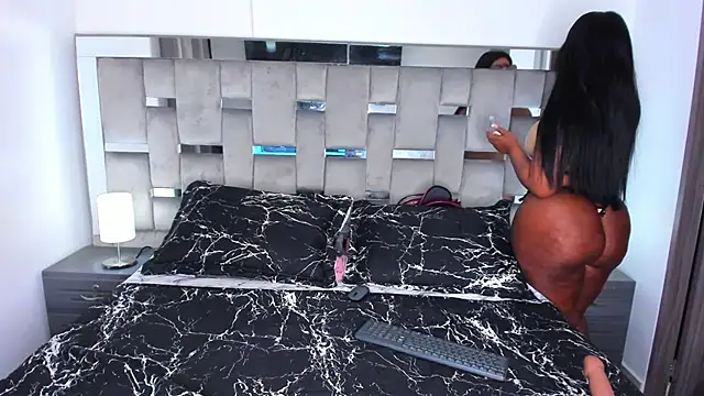 Snapshot of Cammiila chatting on September 2025 10:49:01 AM Cammiila online show from September 2025 10:49:01 AM