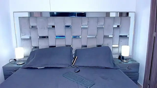 Snapshot of Cammiila chatting on October 2025 03:20:01 PM Cammiila online show from October 2025 03:20:01 PM