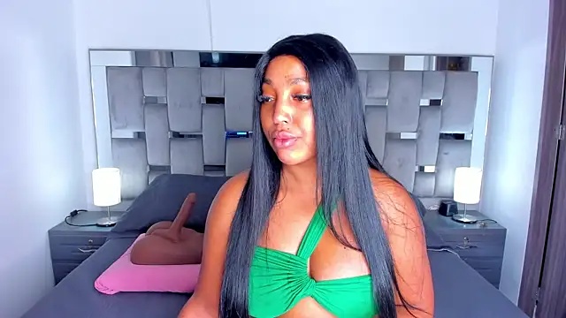 Snapshot of Cammiila chatting on October 2025 11:20:02 AM Cammiila online show from October 2025 11:20:02 AM