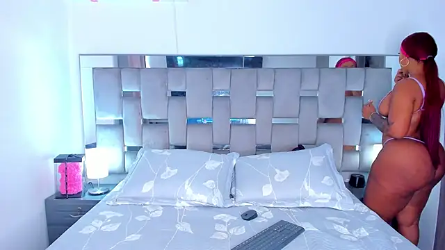 Snapshot of Cammiila chatting on December 2025 04:23:01 PM Cammiila online show from December 2025 04:23:01 PM