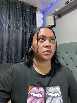 yanza2002 online show from December 2025 11:14:02 PM