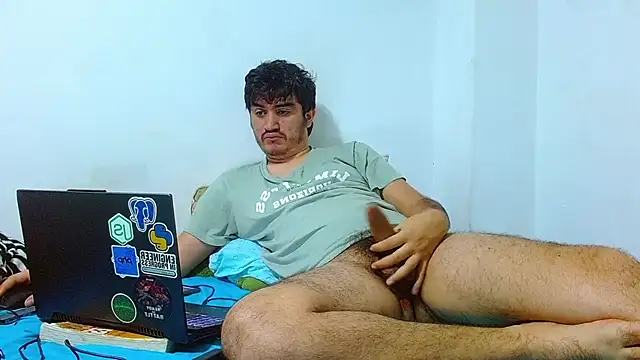 Snapshot of biglatin80 chatting on March 2026 12:07:01 PM biglatin80 online show from March 2026 12:07:01 PM