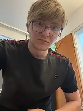 Snapshot of Sven132 chatting on April 2026 05:22:02 PM Sven132 online show from April 2026 05:22:02 PM