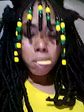 Snapshot of HONEYSWEETS_LIVE chatting on April 2026 05:18:02 AM HONEYSWEETS LIVE online show from April 2026 05:18:02 AM