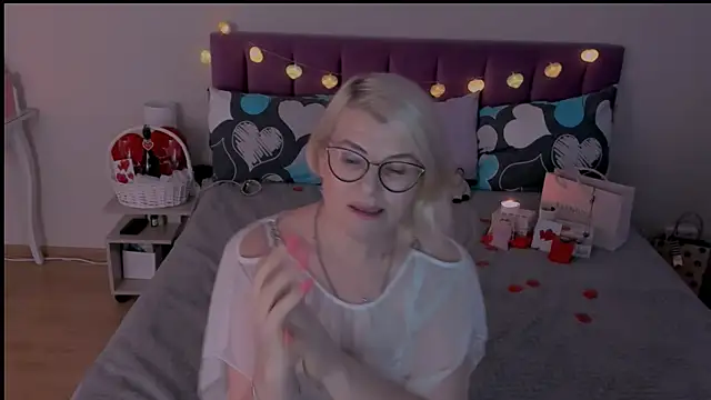 sabrinamacmarren online show from February 2025 02:33:02 PM