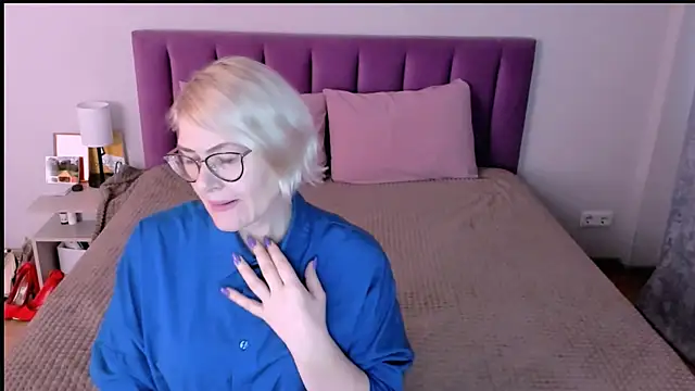 sabrinamacmarren online show from November 2025 12:27:01 PM