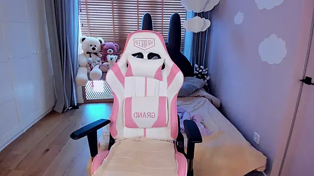 Snapshot of MiaSilkX chatting on March 2026 08:10:01 AM MiaSilkX online show from March 2026 08:10:01 AM