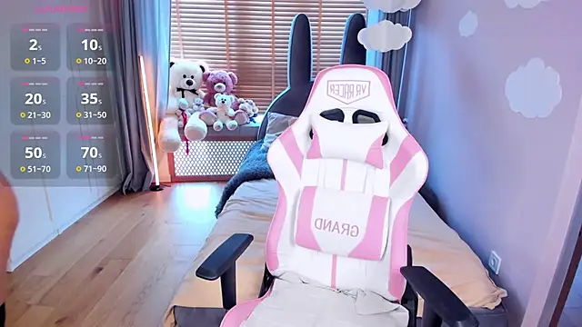 Snapshot of MiaSilkX chatting on April 2026 10:09:02 AM MiaSilkX online show from April 2026 10:09:02 AM