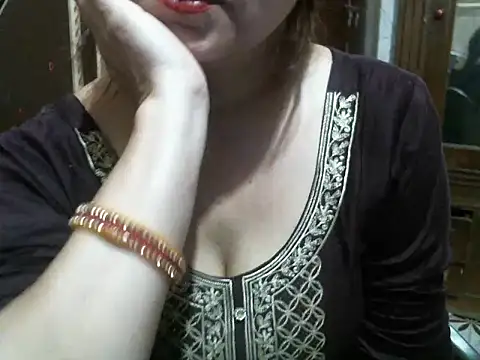 Snapshot of UrsMansi chatting on April 2026 03:59:02 AM UrsMansi online show from April 2026 03:59:02 AM