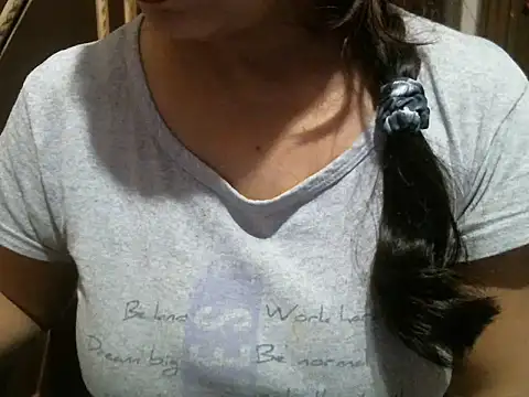 Snapshot of UrsMansi chatting on April 2026 06:40:02 AM UrsMansi online show from April 2026 06:40:02 AM